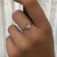 BLICKWINKEL KARLSTADT Solitärring aus Sterlingsilber mit einem ovalen Zirkonia BLICKWINKEL KARLSTADT Solitärring aus Sterlingsilber mit einem ovalen Zirkonia
