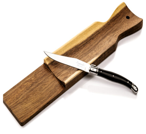 Wurstbrett aus Akazienholz mit Messer